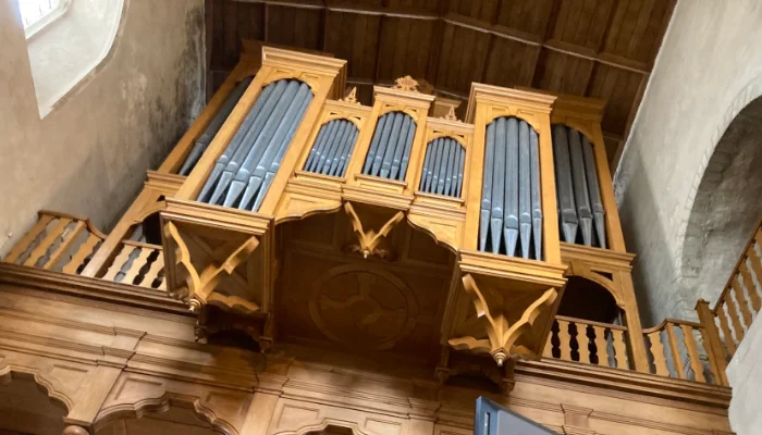 Photo of the organ at Christchurch Priory